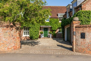 image of Glebe House High Street, Chieveley