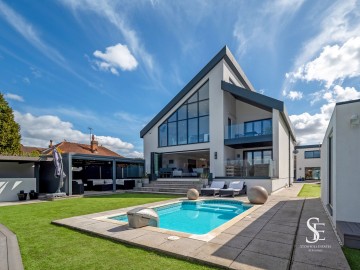image of 20 Park Avenue, Wraysbury