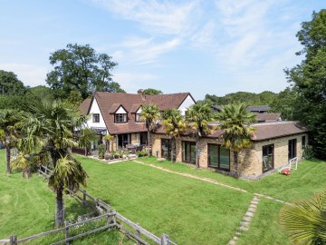 image of 20 Scatterdells Lane, Chipperfield