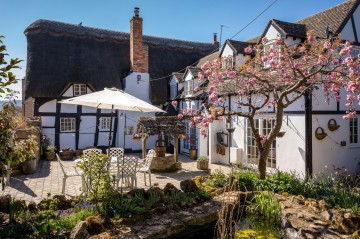 image of 10 Beckford Road, Alderton