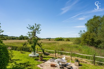 image of Badgers Rest, 2 Hallam, Southend, Ogbourne St. George