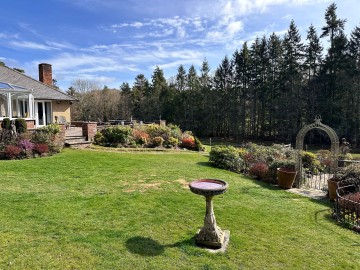 image of Discreet Listing, Newtown Common, 