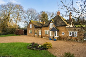 image of Woodcutters Lodge, Over Worton