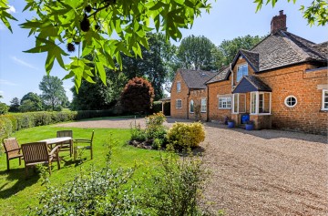 image of Woodcutters Lodge, Over Worton