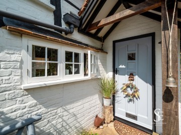 image of Little Diligent Hungerford Lane, Shurlock Row
