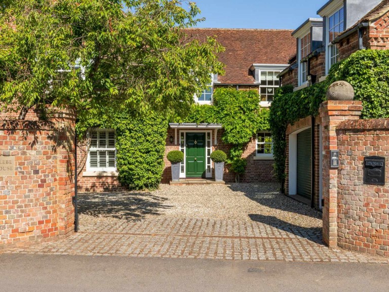 West Berkshire – Glebe House, Chieveley 