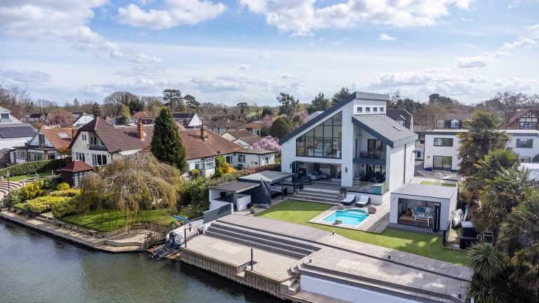 Berkshire - 20 Park Avenue, Wraysbury 