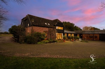 image of Buck Farm Barn Howe Lane, Binfield