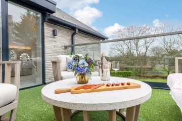 image of Discreet Listing, Cookham, 