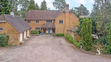 image of Falcon House Kennel Avenue, Ascot